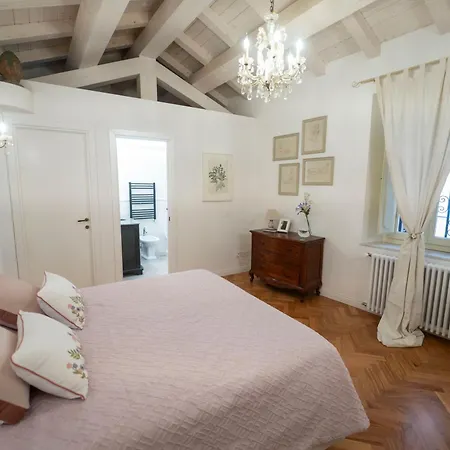 Campanella Ivy Retreat- Under The Light Rom